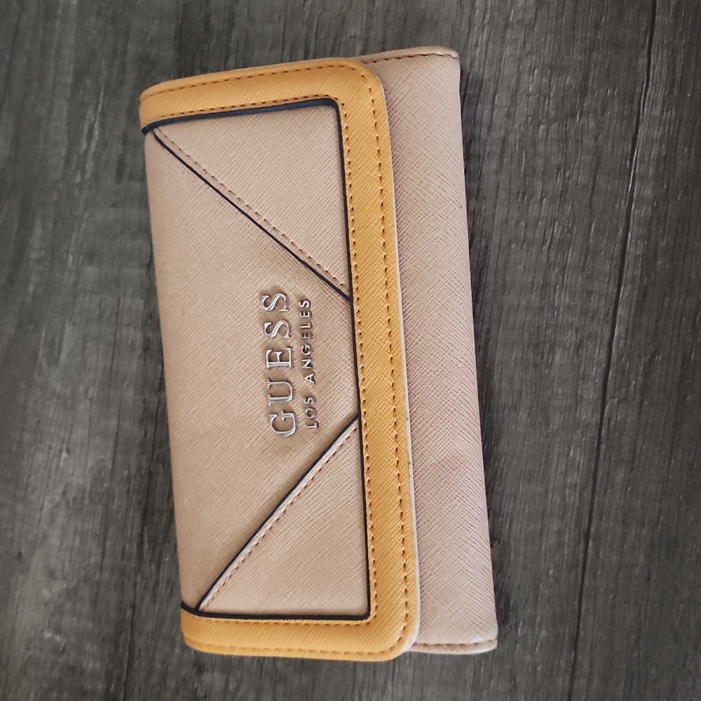 Guess - Picture 8 of 10